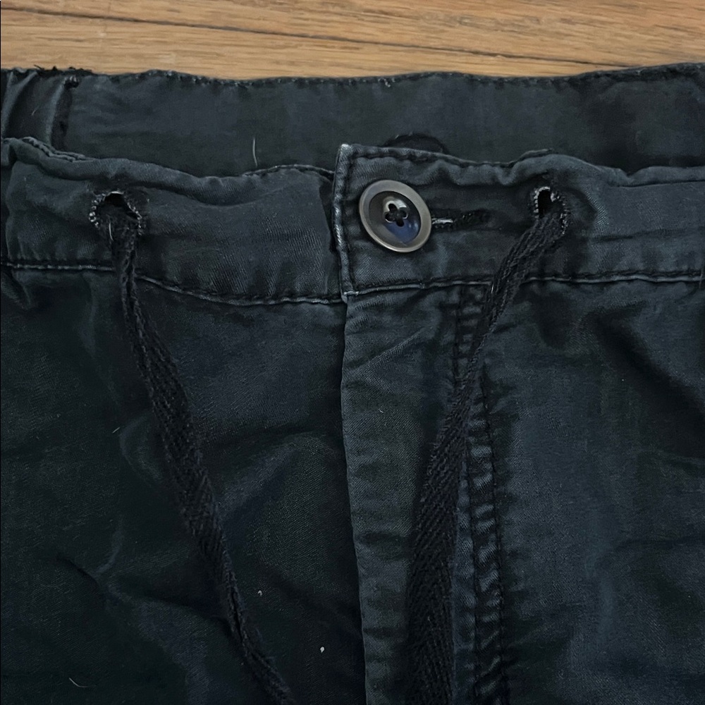 Intro. Women's Sz 14 Black Cargo Shorts - Picture 3 of 6